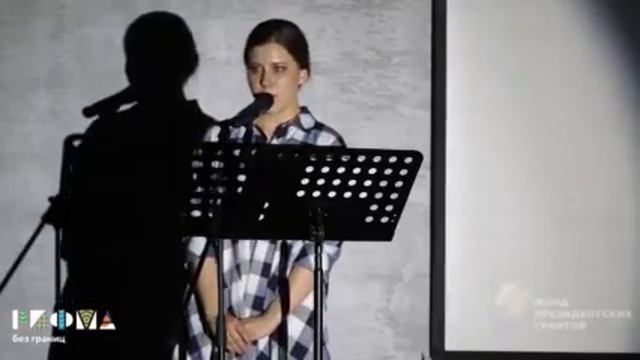 РУССКАЯ ДЕВУШКА ПОЕТ от великого Таджикского поэта Лоика Шерали. Вечер таджикской поэизии смотреть онлайн