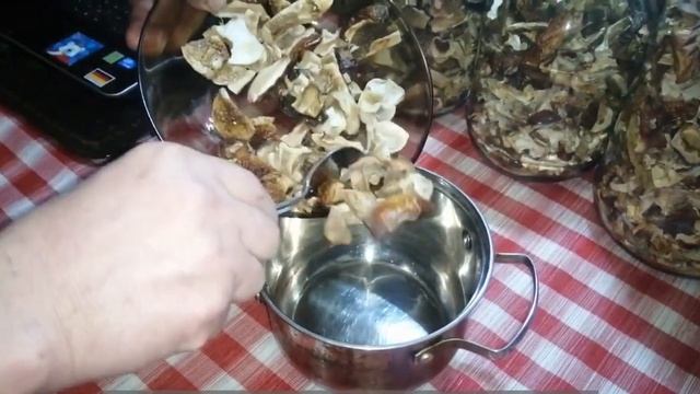 Как Я подготавливаю сушенные Белые грибы к дальнейшему приготовлению смотреть онлайн
