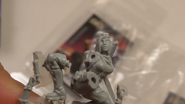 Raging Heroes: Daughters of Anarchy Unboxing смотреть онлайн