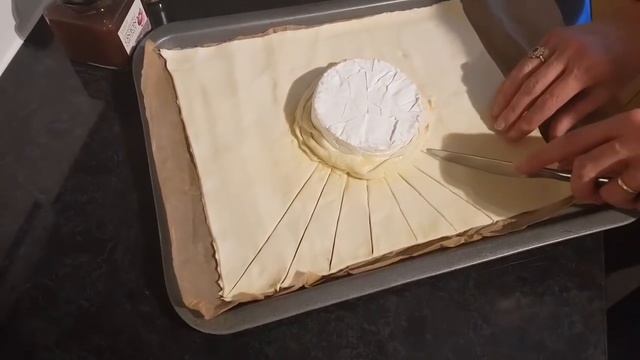 227. ПОДРУГА -АНГЛИЧАНКА В ГОСТЯХ С НОВЫМ РЕЦЕПТОМ. СЫР КАМАМБЕР В СЛОЕНОМ ТЕСТЕ! смотреть онлайн