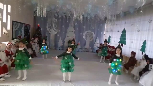 танец #утренниквдетскомсаду #праздник #новыйгод #елка #ёлочка #танцы #archa #bayram #happynewyear смотреть онлайн