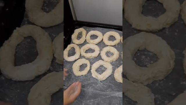 ТВОРОЖНЫЕ БУБЛИКИ С КУНЖУТОМ И СЫРОМ. МАСТЕР КЛАСС ОТ ДЕТЕЙ. БЫСТРО, ВКУСНО И ПОЛЕЗНО! смотреть онлайн