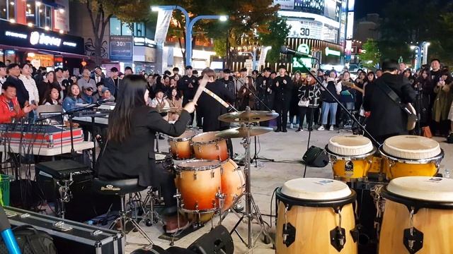 20191101 홍대 사운드박스 스프링스 공연중 현란한 여성드러머의 테크닉 ㄷㄷㄷ - 뒤에서 보는 공연광경도 꽤 멋지네여 смотреть онлайн