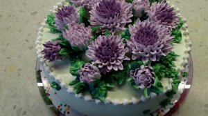 Торт  с хризантемами  из крема   .  Как украсить торт белково заварным кремом .