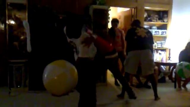 NikaYi - beach ball game indoor смотреть онлайн