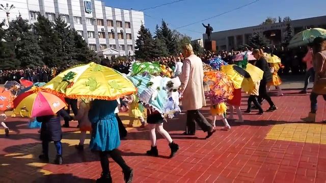 Шествие с колясками. День города Батайска смотреть онлайн
