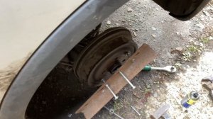 Прикипел тормозной барабан??? Легко можно снять самодельным съемником,  изготовленным за 5 минут.