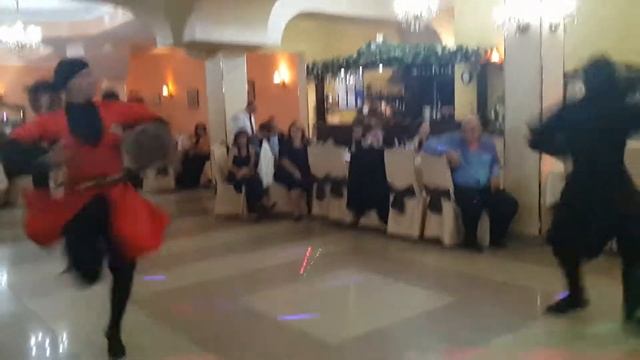 Грузинский танец на свадьбе Юры и Насти смотреть онлайн