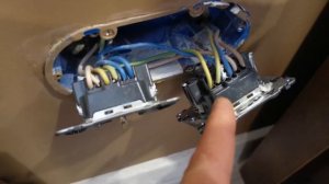 Вырубает диф автомат при использовании розетки