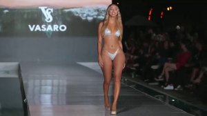 Показ бикини 👙