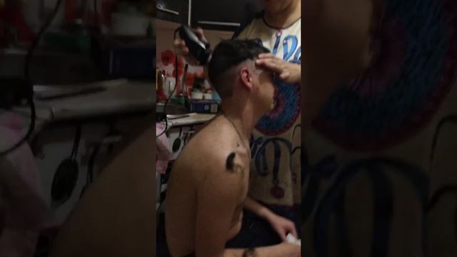 ДомашниЯ подстрижка задрота лехи???? смотреть онлайн