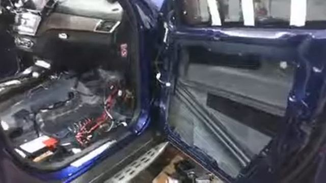 Расставляем все на свои места и демонстрируем заводские шумопоглощающие материалы во все их красе смотреть онлайн