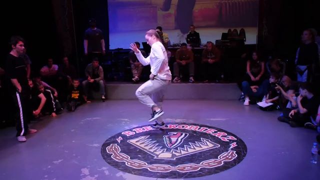 juniors 1/4 final bgirl Yara vs Redboy - BREAKONIERS 5 YEARS ANNIVERSARY смотреть онлайн