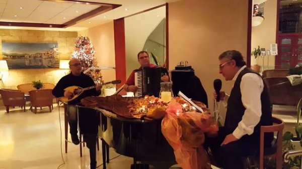 Ο ΤΡΑΜΠΑΡΙΦΑΣ (ΣΤ. ΑΛΕΚΟΣ ΣΑΚΕΛΛΑΡΙΟΣ, ΧΡΗΣΤΟΣ ΓΙΑΝΝΑΚΟΠΟΥΛΟΣ, Μ. ΜΙΧΑΛΗΣ ΣΟΥΓΙΟΥΛ)