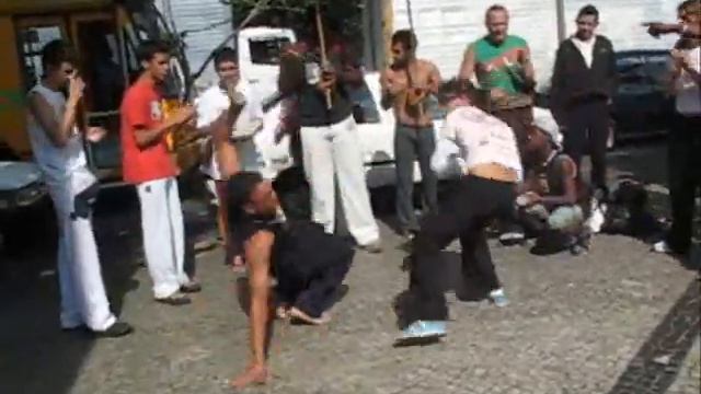 Roda de rua grupo Bantus Capoeira смотреть онлайн