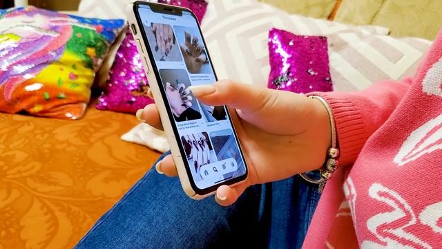 Я ВЫБИРАЮ МАМЕ ДИЗАЙН НОГТЕЙ ? МАМА СДЕЛАЛА СЕБЕ Чёрные Ногти смотреть онлайн