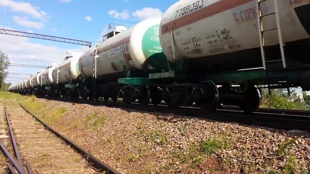 2ТЭ10М-2653 с грузовым следует по перегону Новосавицкая-Тирасполь.