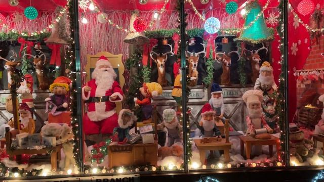 Santa Claus visits Canarsie Brooklyn Christmas Lights Frank Seddio House New York City USA 2020 4K смотреть онлайн