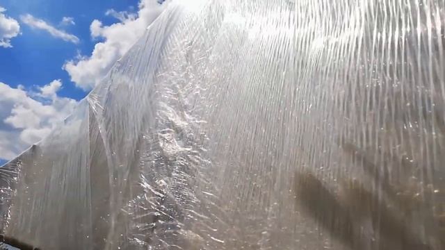 Самый бюджетный вариант постройки парника.Парник 4.5х3 из стрейч пленки за 1000 рублей. смотреть онлайн