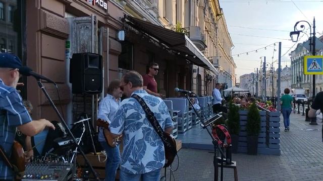 17 июня 2023 г..Вельветовые Медведи “ Velvet Bears “у летней веранды литературного кафе «Безухов» смотреть онлайн