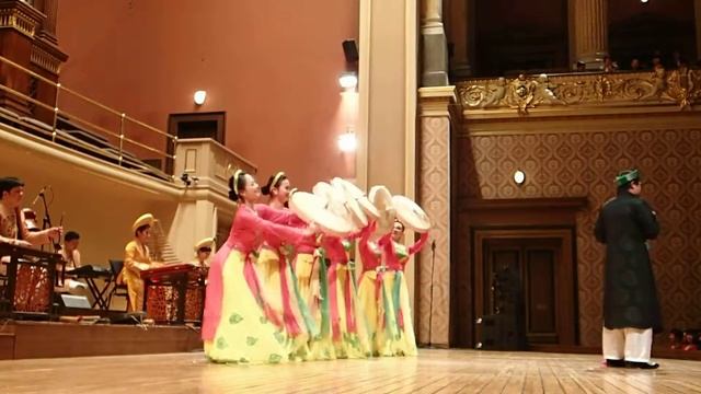 Vietnam artist in Prague Rudolfinum смотреть онлайн
