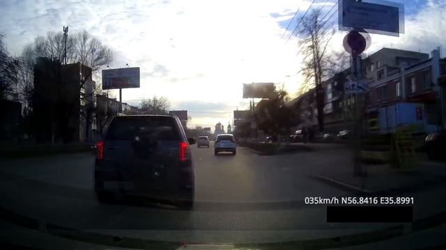 Тверь (улица Паши Савельевой → ТЦ "Карусель" → улица Строителей) ноябрь 2015 смотреть онлайн
