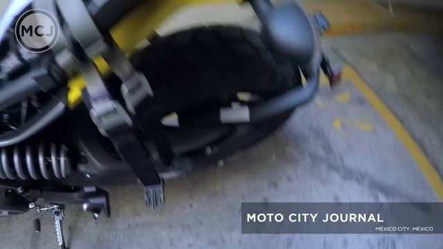 32 Ducati Scrambler Urban Enduro Saddle bags unboxing and installation смотреть онлайн