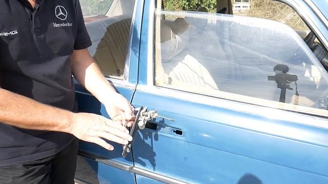 Mercedes Benz W116 - How to remove the front door handle repair tutorial смотреть онлайн