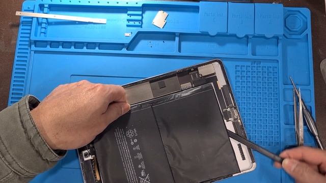 iPad AIR 2 Battery Replacement / Disassembly смотреть онлайн