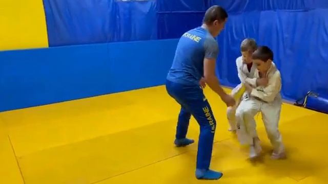 Лев чемпіон район 5 смотреть онлайн