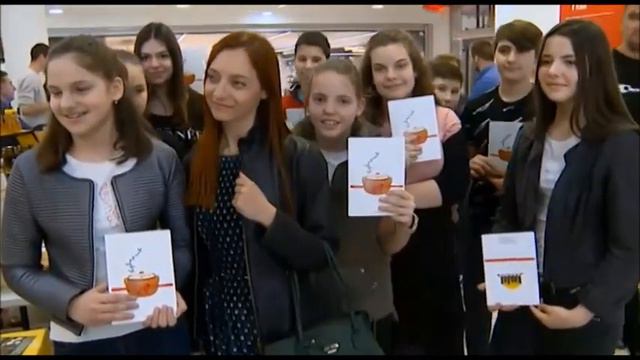 Промоција Куварчића на Данима домаће кухиње (емисија Прело у нашем сокаку) смотреть онлайн