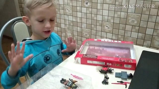 Распаковка крутого набора игрушек ROBLOX смотреть онлайн