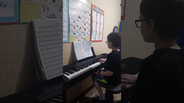 СЫГРАЛ НА ПИАНИНО ПЕСНЮ ЧЁРНЫЙ КОНЬ смотреть онлайн