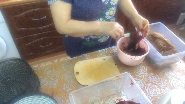 Бастурма из говядины и карпаччо из куриной грудки, второй этап приготовления. смотреть онлайн