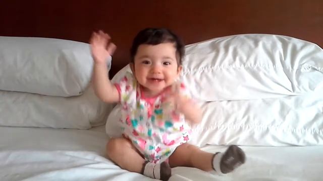 Super Duper Excited and Happy Baby Violet смотреть онлайн