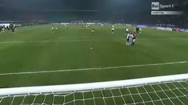 Zlatan Ibrahimovic Slaps Marco Storari - WwW.AllGoals.C.La