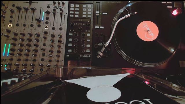 Emmanuel Top – Tone