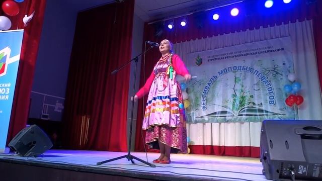 12.05.2017. Фестиваль молодых педагогов. Ксения Андреевна Побрякова с народной песней. смотреть онлайн
