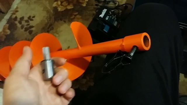 Бурение земляных лунок,шуруповертом Makita HP 001 GD 201.Для посадки семян деревьев, и др.?? смотреть онлайн