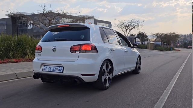 Volkswagen Golf 6 GTi Exhaust Upgrade | Downpipe With Pops And Bangs