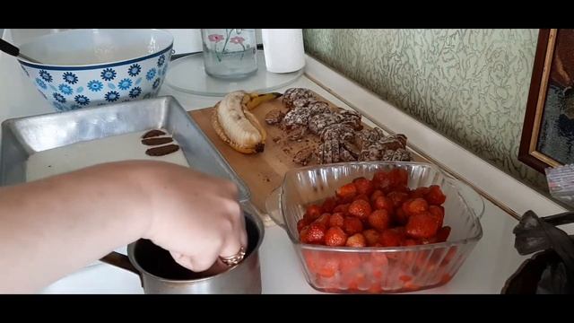 Легкий десерт з полуницею, те що треба в літку! смотреть онлайн