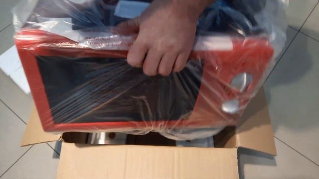 Новинка! Распаковка микроволновой печи от испанского производителя CATA MW 5020M RD. смотреть онлайн