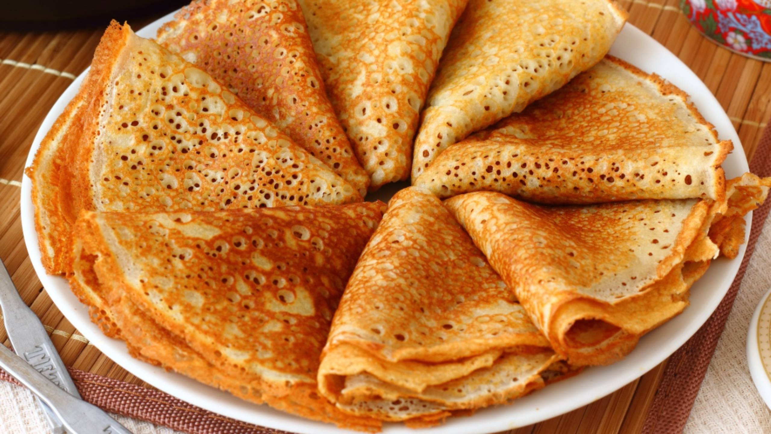 🥞 Ажурные блинчики на кефире и молоке. Как испечь вкусные блины с дырочками_ смотреть онлайн