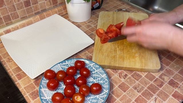 Салат из Хрустящих Баклажанов, Помидоров и Сыра, Новый Вкус Любимых Овощей. Простой Рецепт. смотреть онлайн