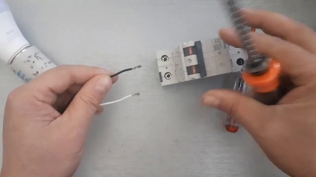 Как правильно подключить двухполюсный АВТОМАТ.... смотреть онлайн