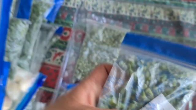 Первые заготовки. Чесночные стрелки, морковь, лук, компот из черешни, клубника Что уже в морозилке? смотреть онлайн