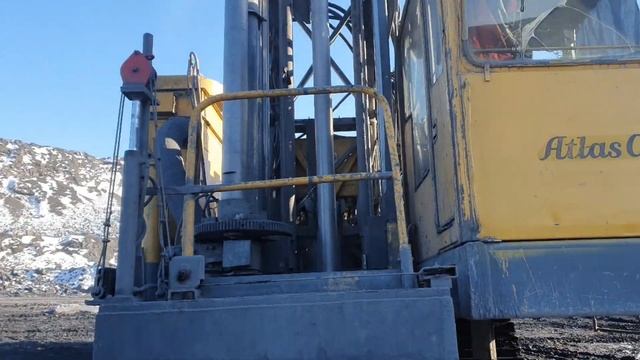 Работа помощника машиниста буровой установки. Буровзрывные работы. Atlas Copco Bml 1200.