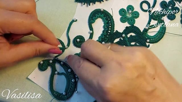 Нерегулярная сеточка в ирландском кружеве. Вяжем платье "Изумрудная сказка". смотреть онлайн