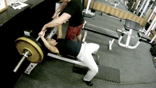 Жим лежа- 85 кг! Алексей Толкачев смотреть онлайн