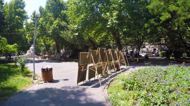 A visit to the famous Vernissage Market in Yerevan, Armenia смотреть онлайн